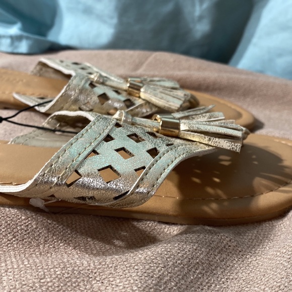 Size 9 metallic sandals fringe - Picture 2 of 3